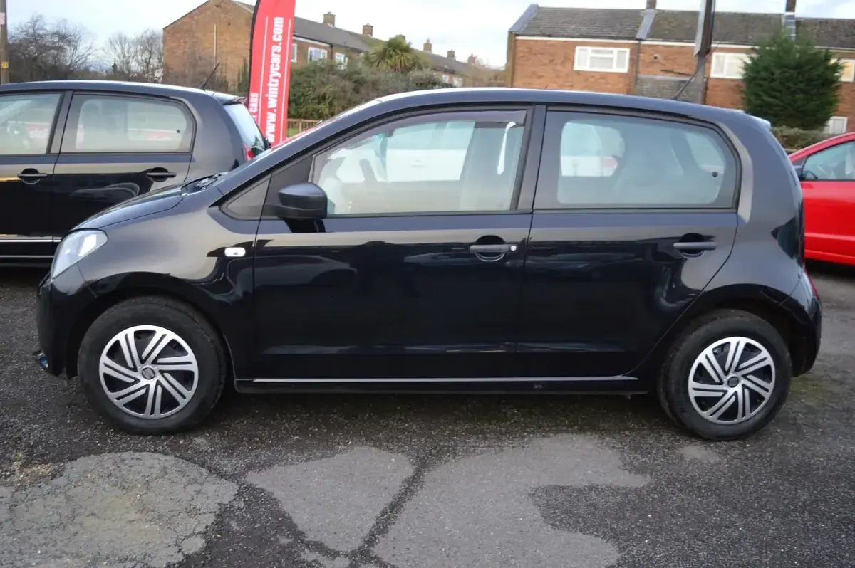 Usado Seat Mii 60 CV (44 kW) 2013 Negro Utilitario