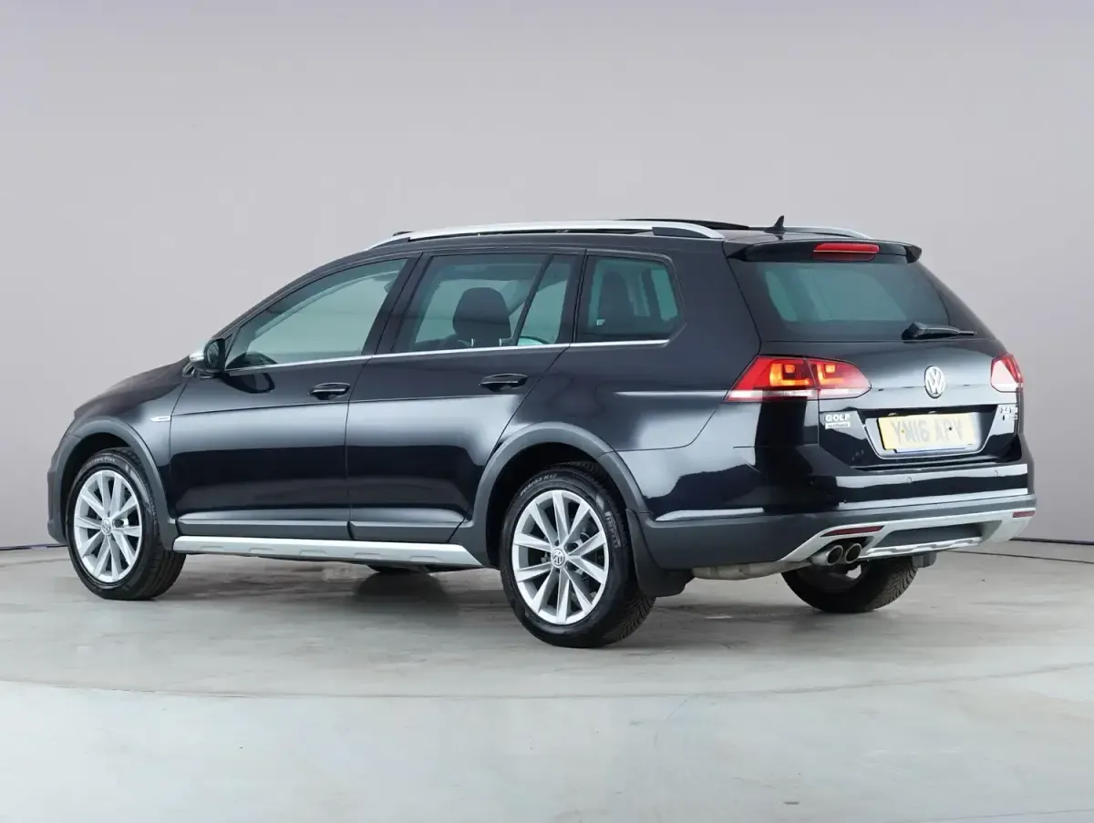 Usado VW Golf VII 150 HP (110 kW) 2016 Preto Carrinha