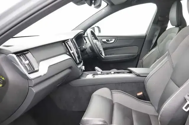 Used Volvo XC60 Plus 247 HP (181 kW) 2025 SUV