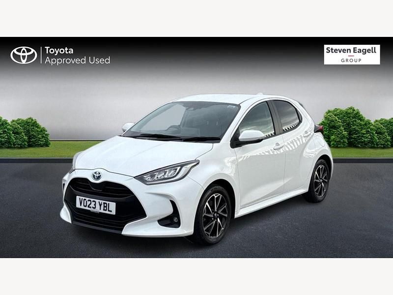 Used Toyota Yaris Hybrid Design 2023 White Hatchback