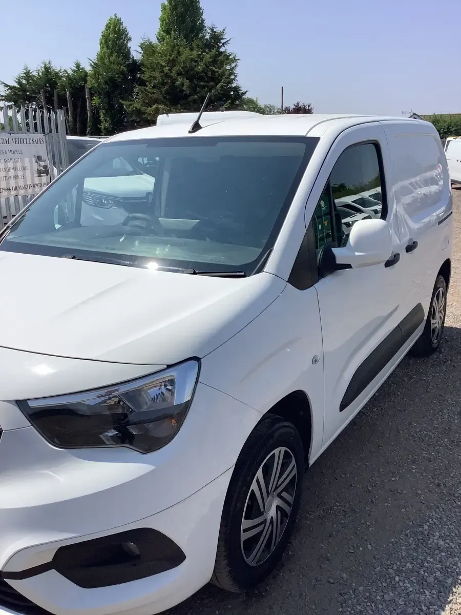 Used Vauxhall Combo Sportive 100 HP (73 kW) 2021 White MPV