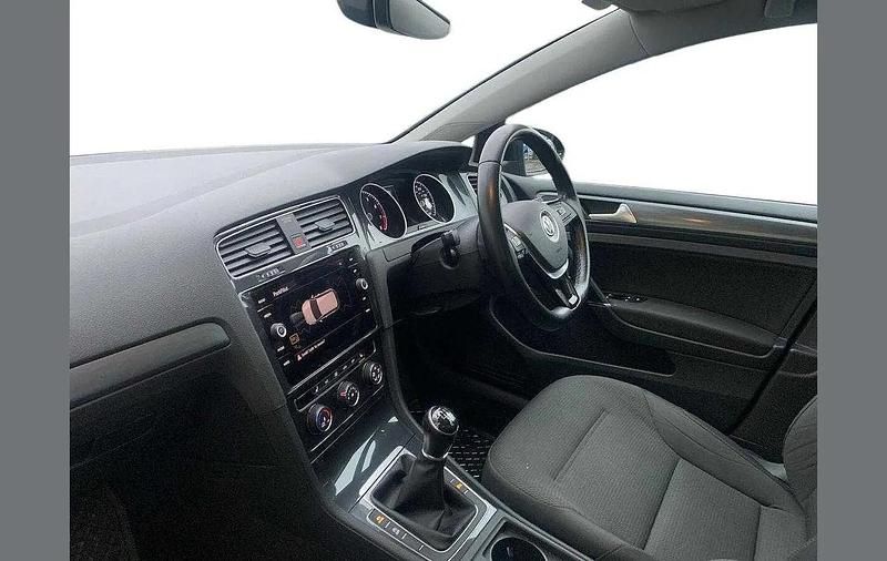 Used VW Golf VII SE 125 HP (91 kW) 2017 Black Hatchback