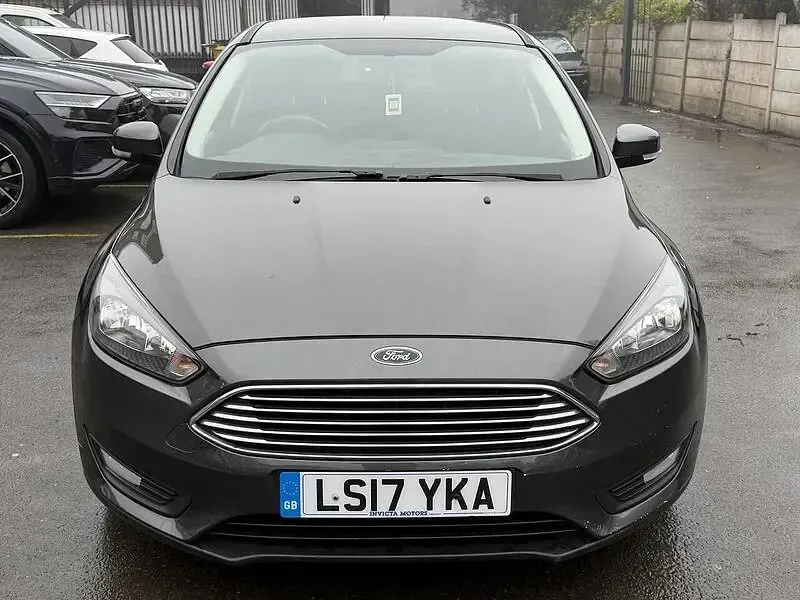 Used Ford Focus Zetec 125 HP (91 kW) 2017 Grey Hatchback