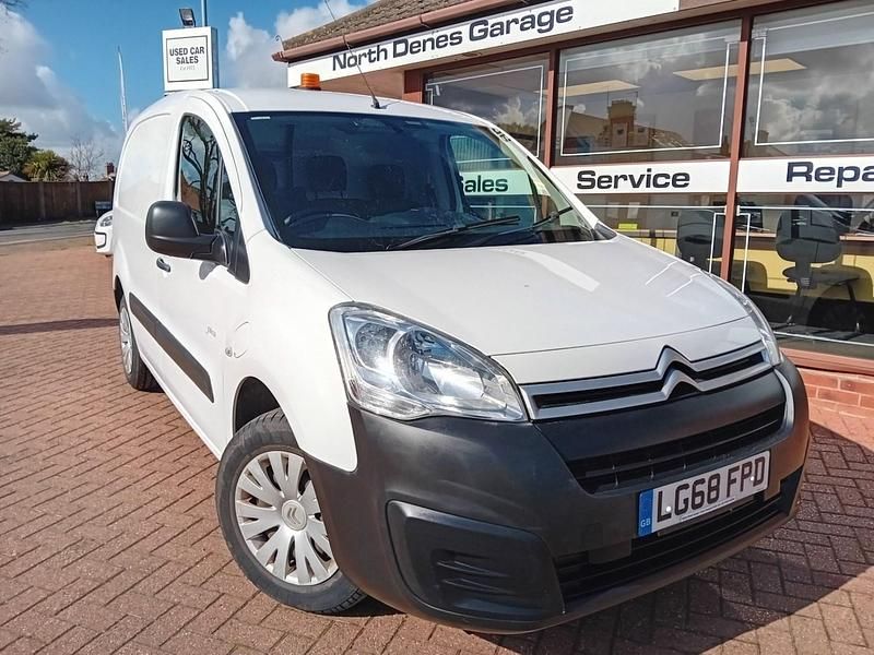 Used Citroën Berlingo 49 kW (67 HP) 2018 White MPV