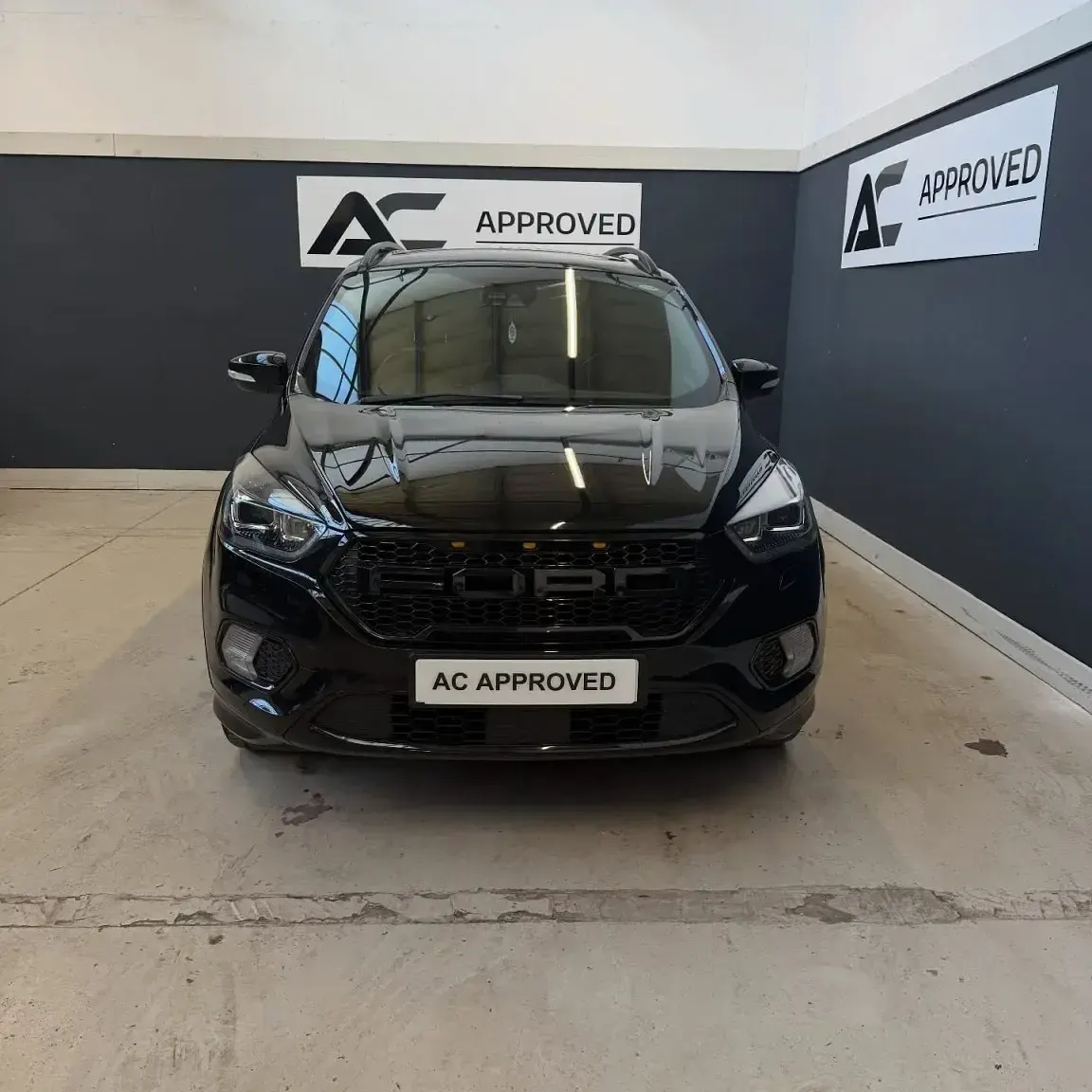 Second-hand Ford Kuga ST-Line 180 CP (132 kW) 2019 Negru SUV