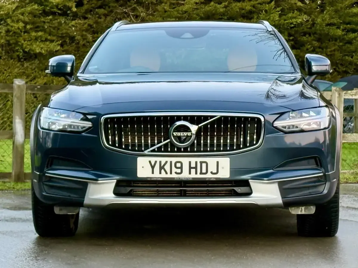 Used Volvo V90 CC 2019 Blue Estate