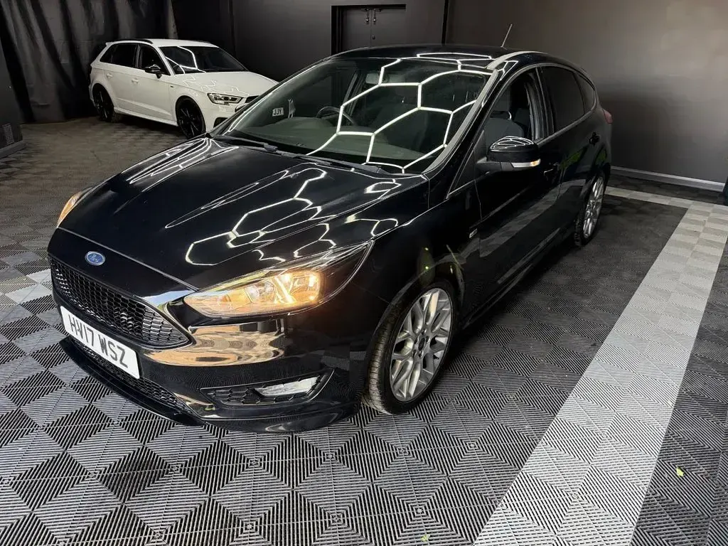 Used Ford Focus ST-Line 125 HP (91 kW) 2017 Black Hatchback