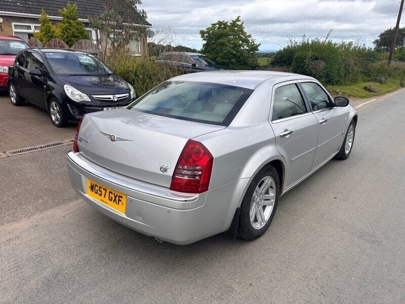 Used Chrysler 300C 218 HP (160 kW) 2007 Silver Sedan