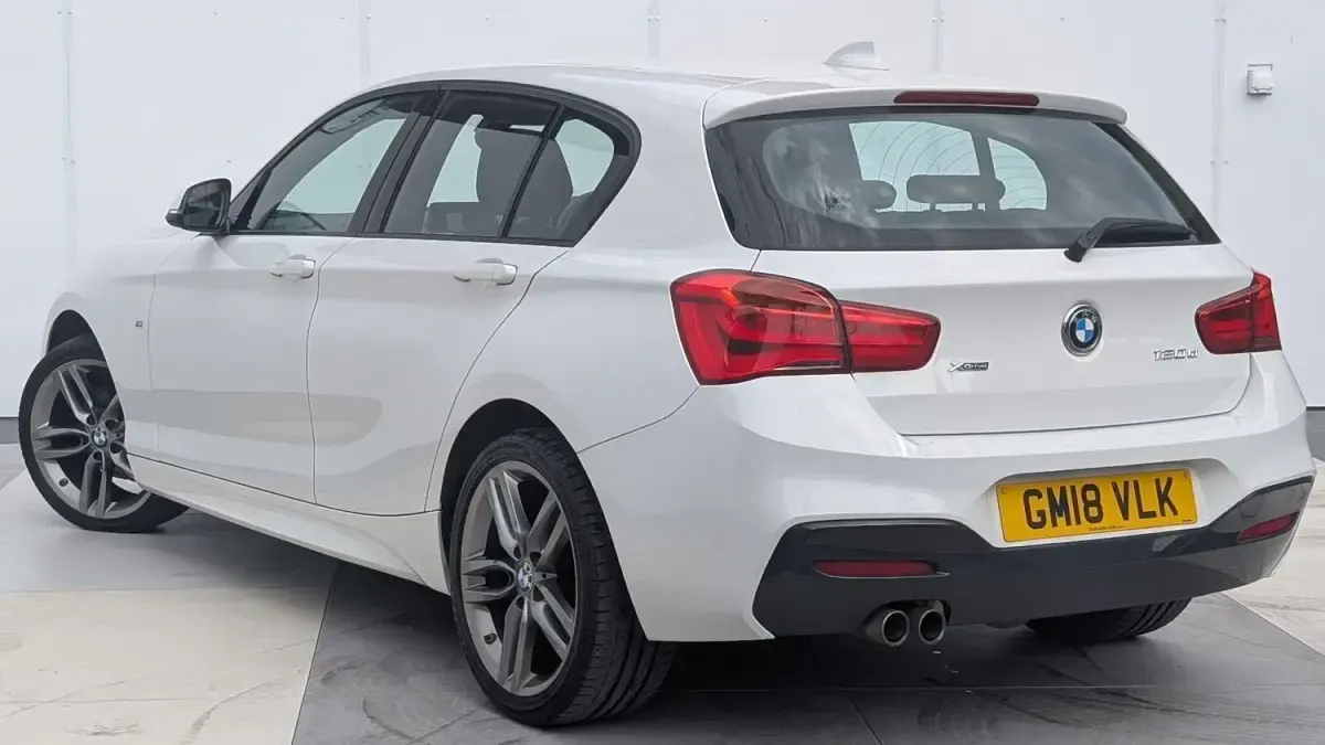 Begagnad BMW 120 M Sport 2018 Vit Halvkombi