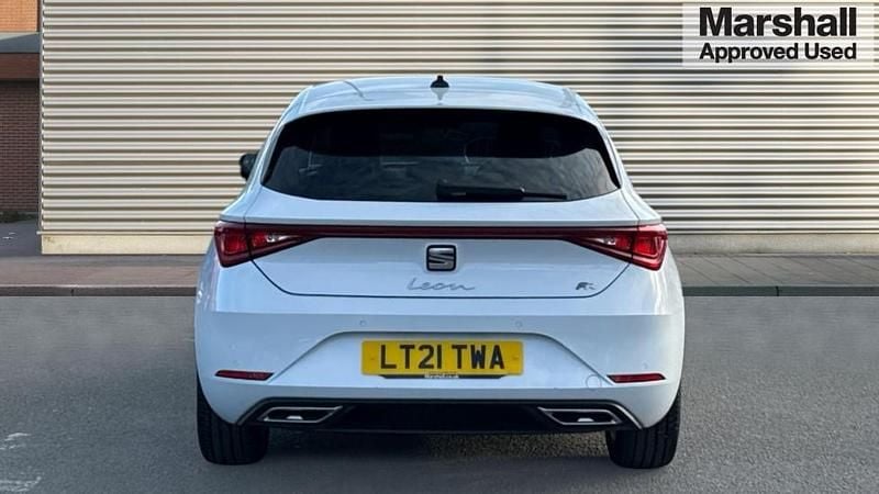 Used Seat Leon FR 150 HP (110 kW) 2021 White