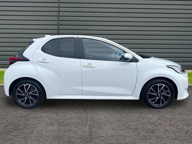 Used Toyota Yaris Design 116 HP (85 kW) 2024 White Hatchback