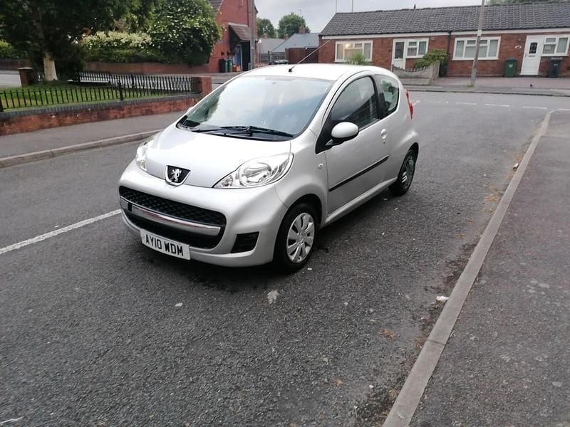 Used Peugeot 107 68 HP (50 kW) 2010 Silver Hatchback
