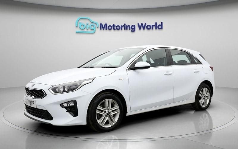Gebraucht Kia Ceed 136 PS (100 kW) 2021 Weiß Kleinwagen