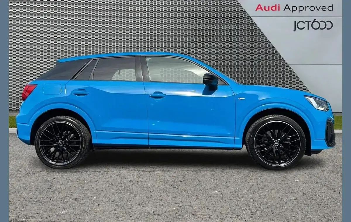 Used Audi Q2 Black Edition 147 HP (108 kW) 2023 Blue SUV