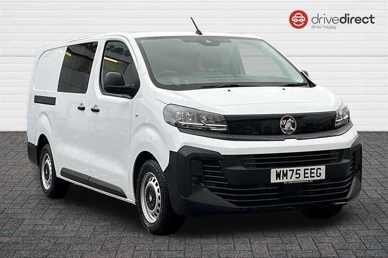 Solid kaolin white New 2025 Vauxhall Vivaro MPV | £24,950 (A bit pricey) - Image 1/4
