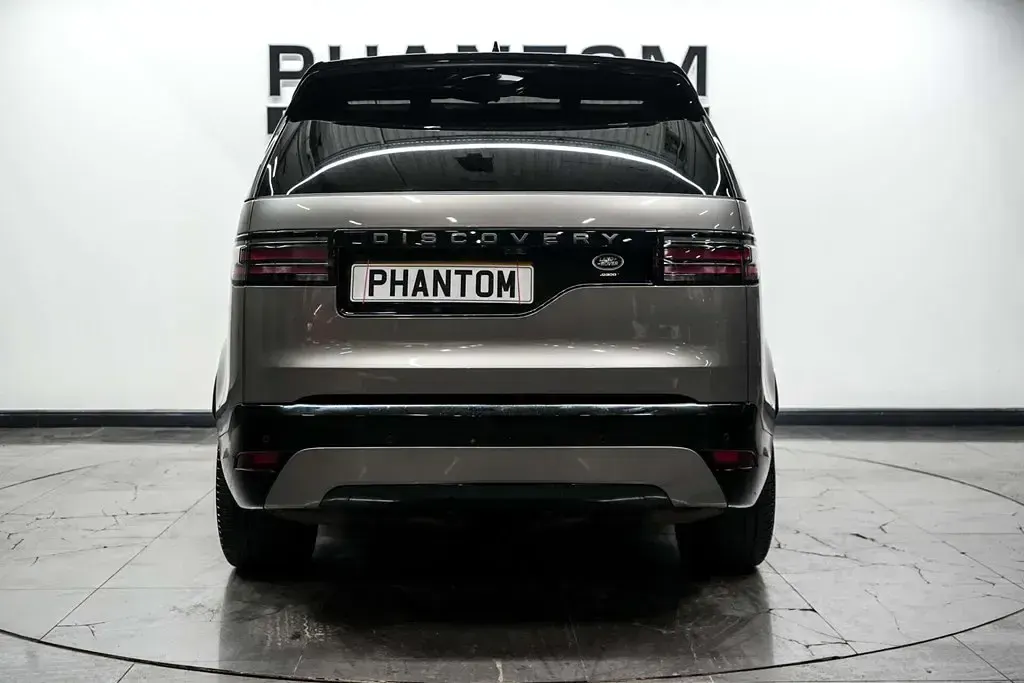Usado Land Rover Discovery 5 SE Dynamic 300 HP (220 kW) 2022 Prateado SUV