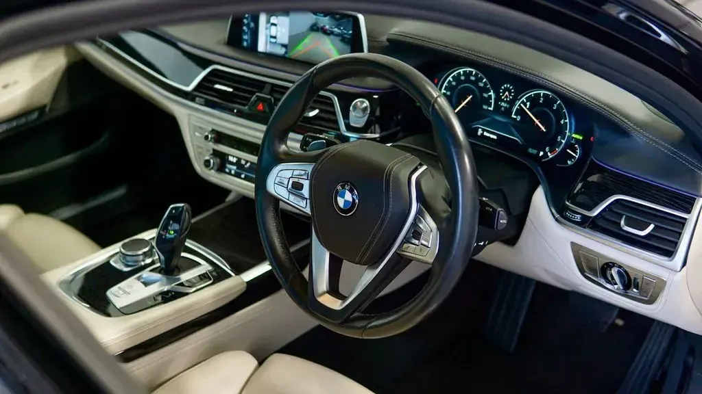 Used BMW 730L M Sport 265 HP (194 kW) 2015 Black Sedan