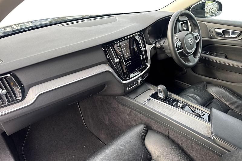 Used Volvo S60 Plus 250 HP (183 kW) 2022 Black Sedan