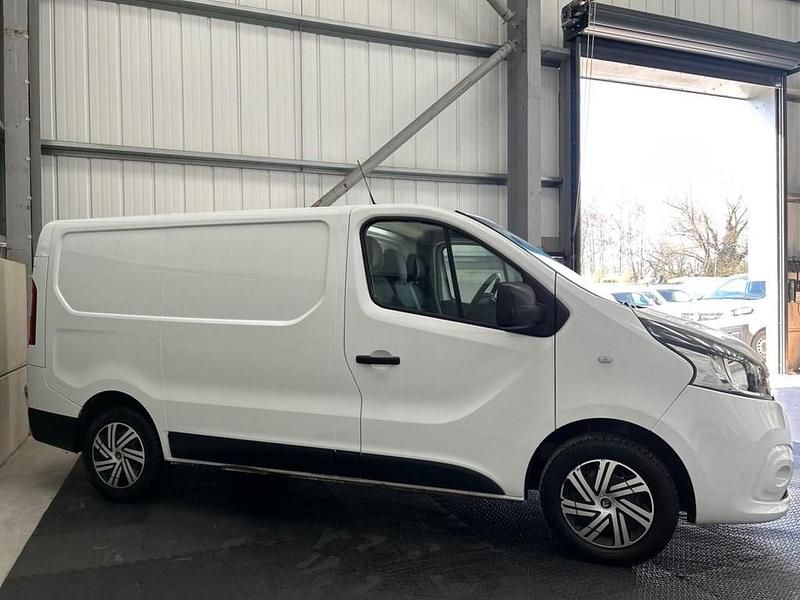 Used Renault Trafic Business 125 HP (91 kW) 2017 White MPV