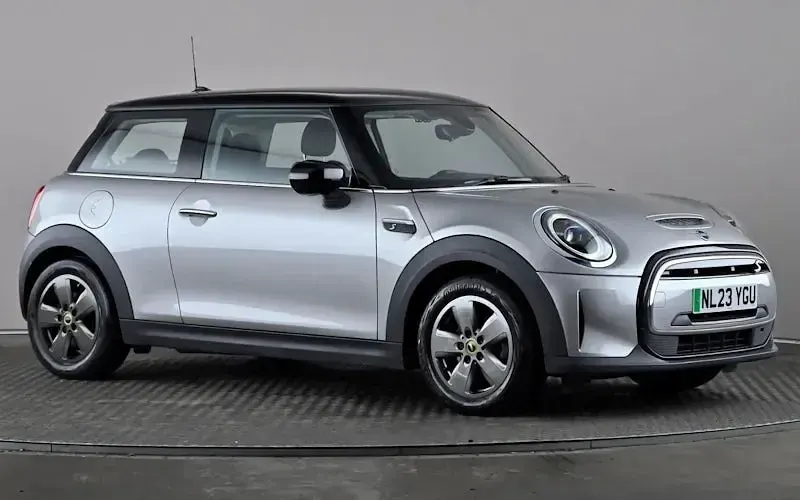 Used Mini Cooper Level 1 135 kW (184 HP) 2023 Hatchback