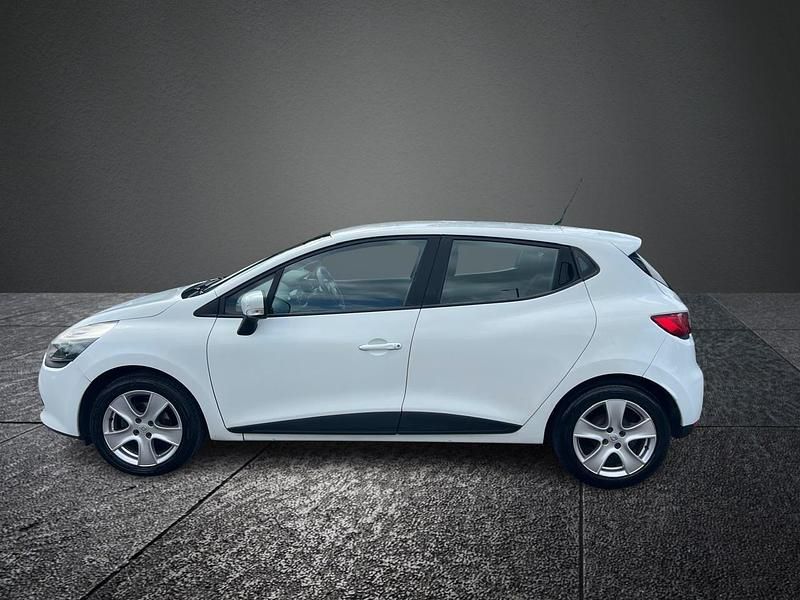 Used Renault Clio IV Expression+ 75 HP (55 kW) 2013 White Hatchback