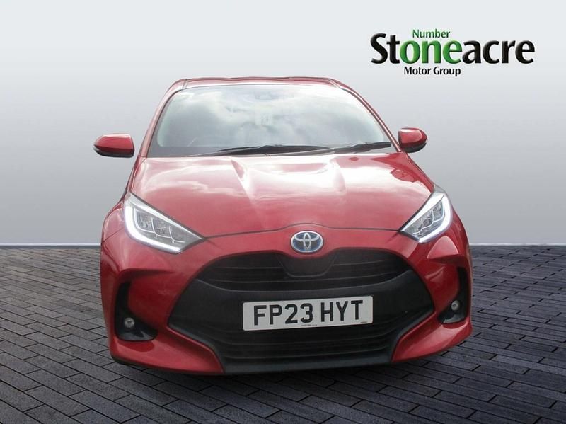 Used Toyota Yaris Hybrid Design 113 HP (83 kW) 2023 Red Hatchback