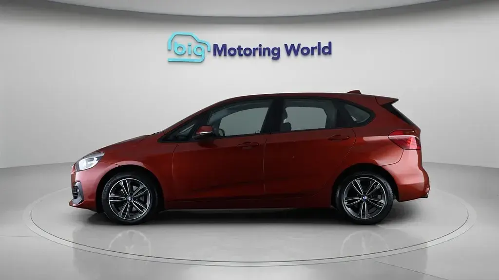 Begagnad BMW 220 Sport Line 192 HK (141 kW) 2020 Orange Minibuss