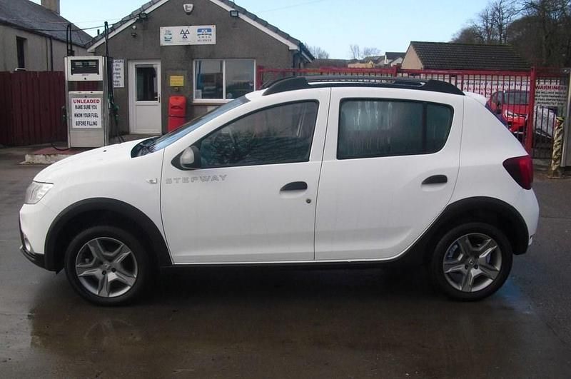 Used Dacia Sandero Comfort 90 HP (66 kW) 2020 White Hatchback