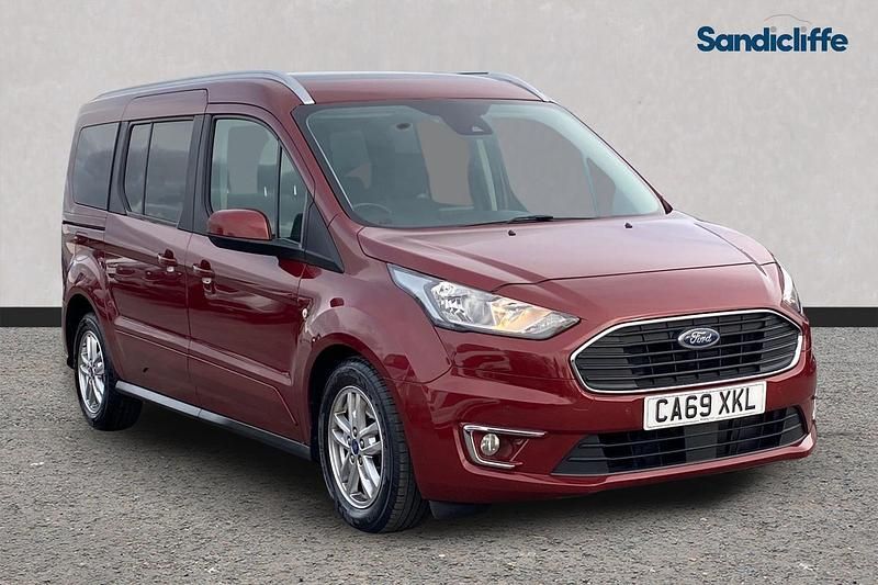 Used Ford Tourneo Titanium 120 HP (88 kW) 2020 Kapoor red (exclusive paint) Estate