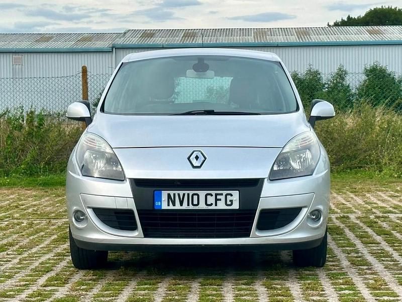 Used Renault Scénic III Dynamique 105 HP (77 kW) 2010 Silver MPV