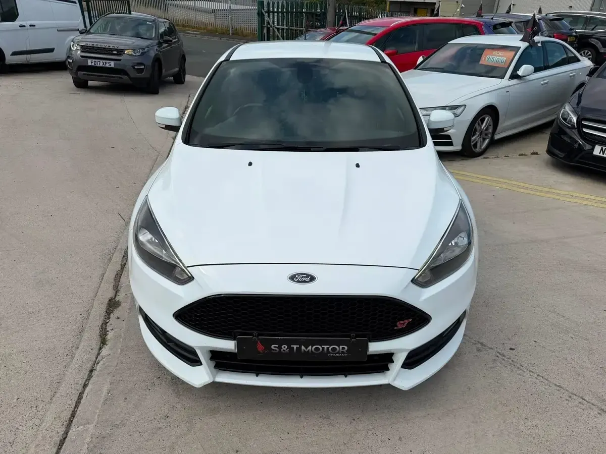 Used Ford Focus ST 185 HP (136 kW) 2017 White Hatchback