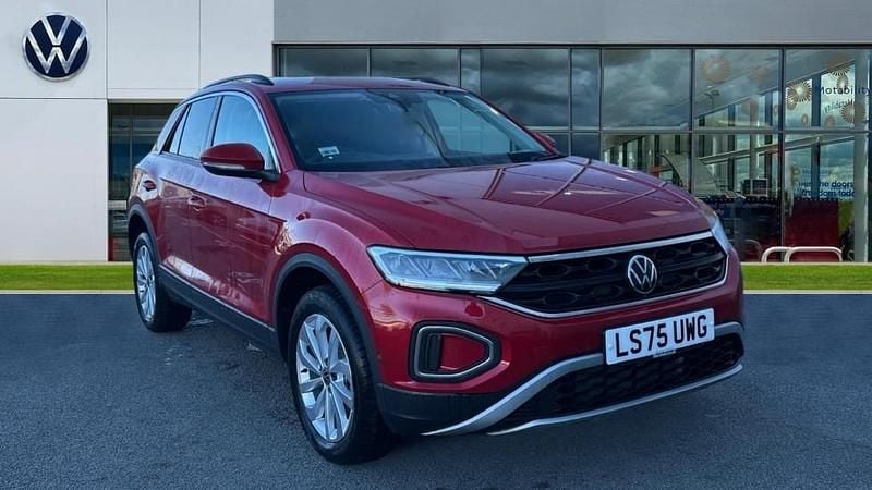 Kings red premium metallic New 2025 VW T-Roc Match SUV | £26,999 (Super price) - Image 1/4