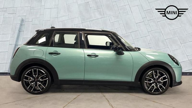 Used Mini Cooper Hatch 154 HP (113 kW) 2024 Green Hatchback