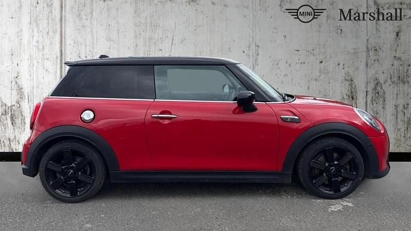 Used Mini Cooper Classic 136 HP (100 kW) 2023 Chili red Hatchback