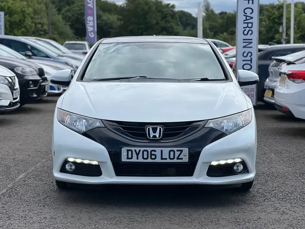 Käytetty Honda Civic SR 120 HP (88 kW) 2015 Valkoinen Viistoperä
