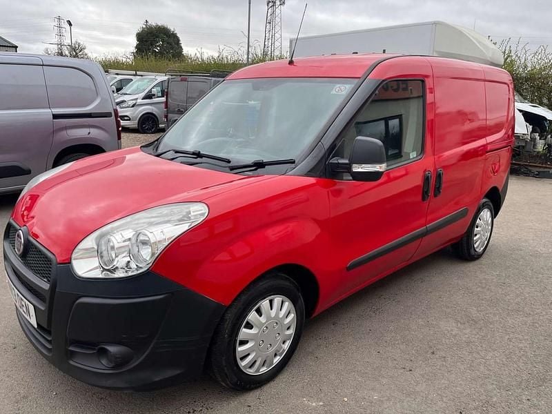 Used Fiat Doblò 2013 Red MPV