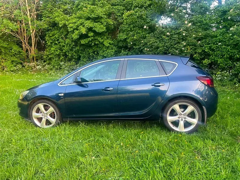 Used Vauxhall Astra SRi 115 HP (84 kW) 2012 Blue Hatchback