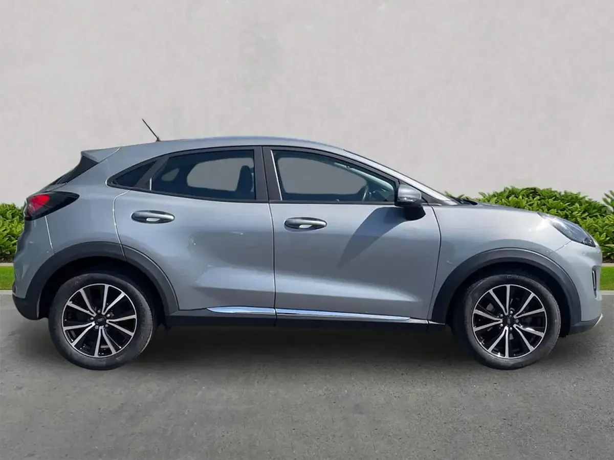 Używany Ford Puma Titanium 2023 Srebrny SUV