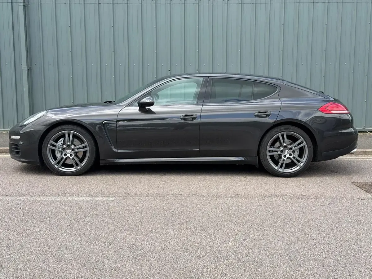 Used Porsche Panamera 300 HP (220 kW) 2013 Grey Hatchback