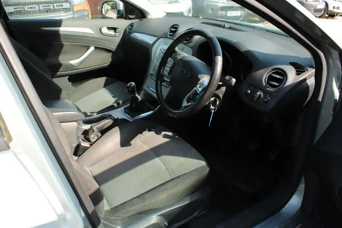 Used Ford Mondeo Zetec 145 HP (106 kW) 2007 Grey Hatchback