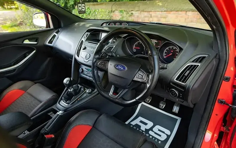 Używany Ford Focus ST 185 KM (136 kW) 2015 Czerwony Hatchback