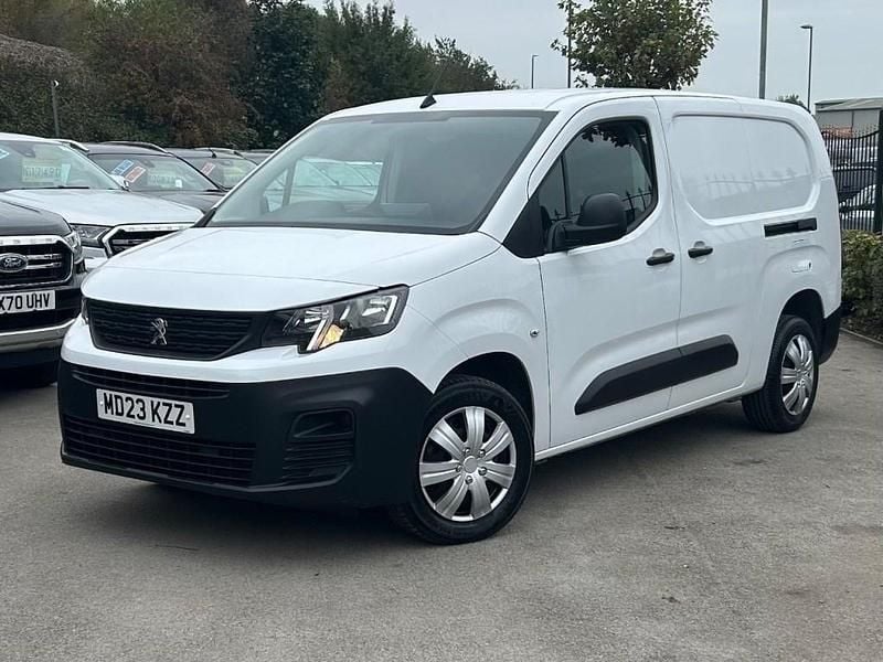 White Used 2023 Peugeot Partner Premium Van | £10,990 (Fair price) - Image 1/3