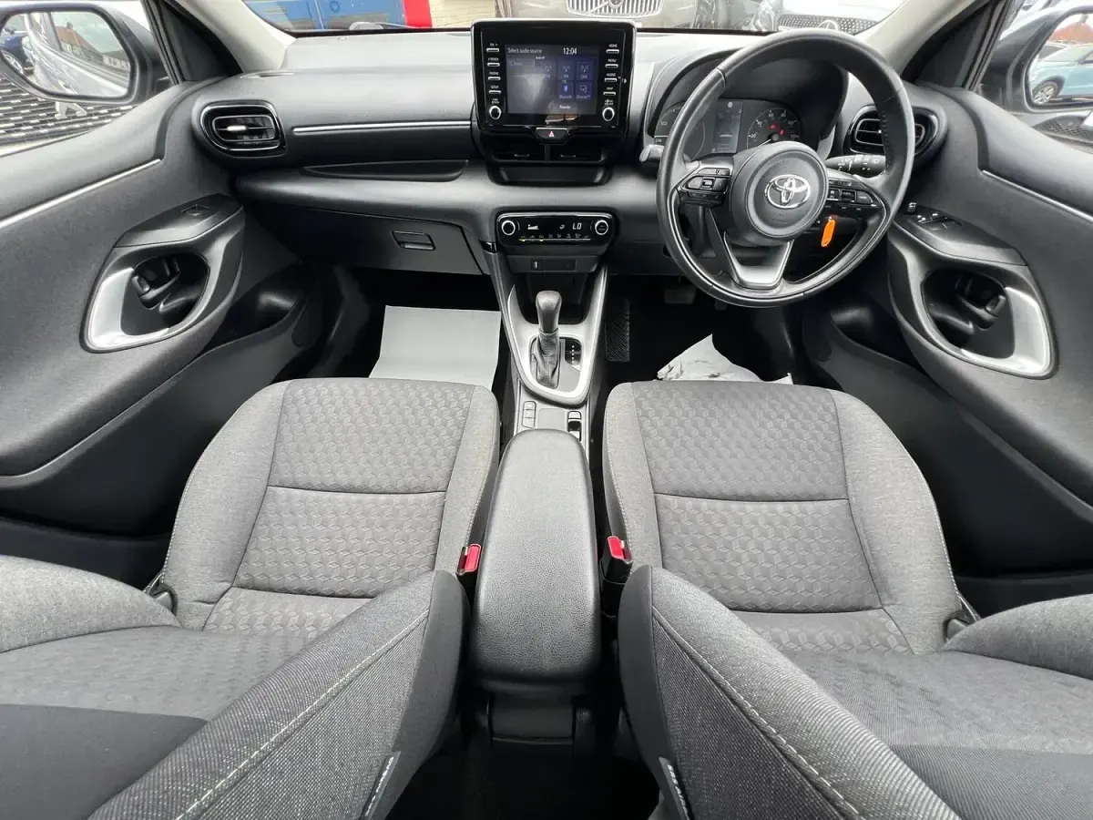 Used Toyota Yaris 91 HP (66 kW) 2023 Silver Hatchback
