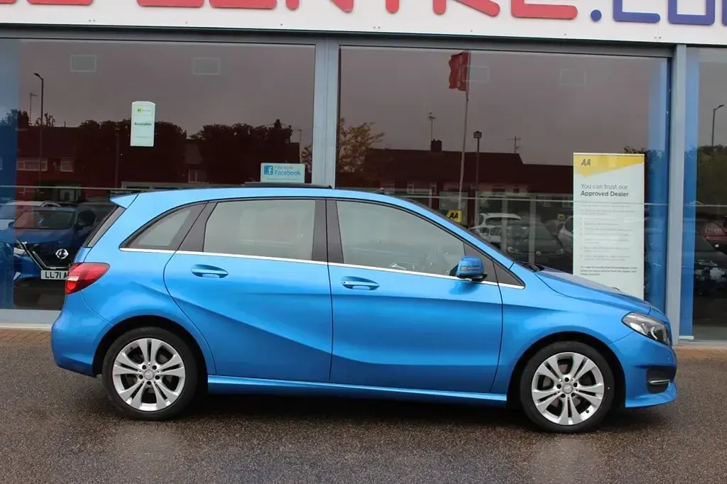 Used Mercedes B180 Premium Plus 122 HP (89 kW) 2015 Blue MPV