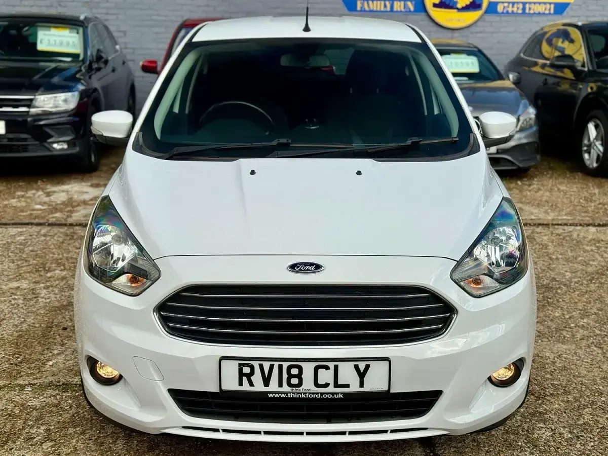 Used Ford Ka Plus Zetec 70 HP (51 kW) 2018 White Hatchback