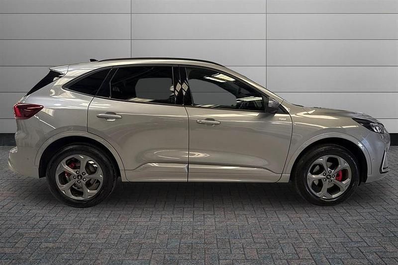 Second-hand Ford Kuga ST-Line 243 CP (178 kW) 2024 Argintiu SUV