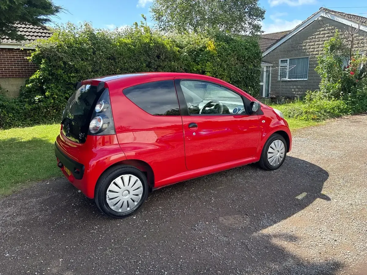 Used Citroën C1 68 HP (50 kW) 2010 Red Hatchback