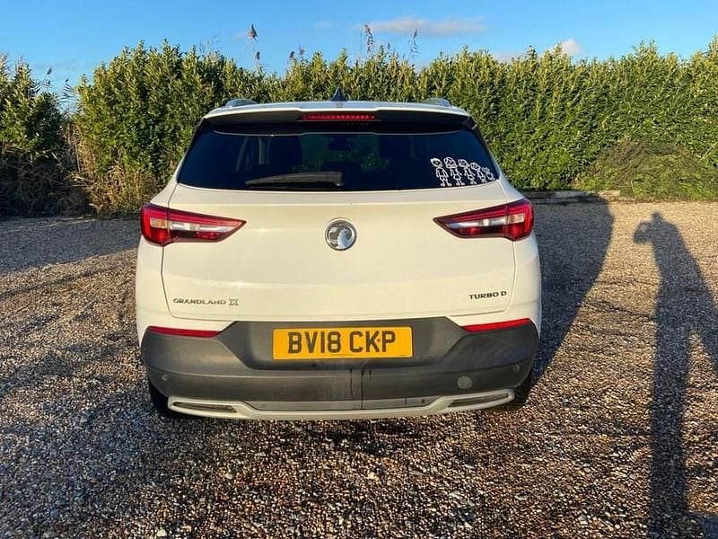 Used Vauxhall Grandland X Sport 120 HP (88 kW) 2018 White SUV
