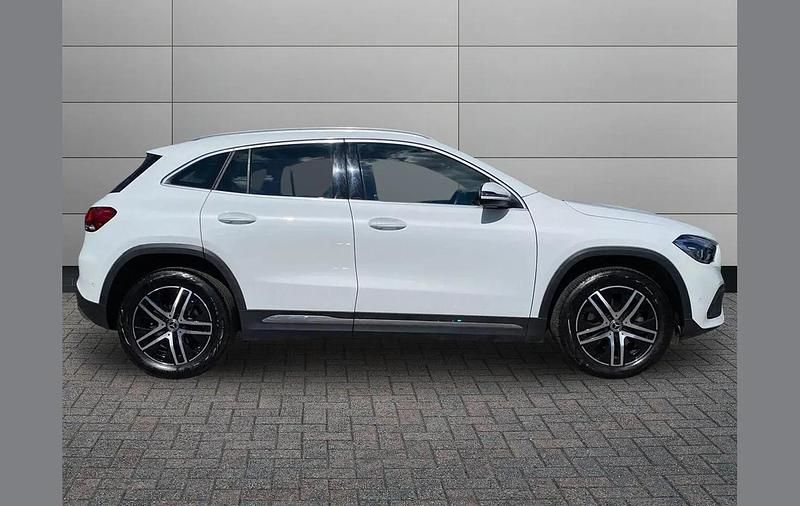 Used Mercedes GLA200 Executive 163 HP (119 kW) 2023 White SUV