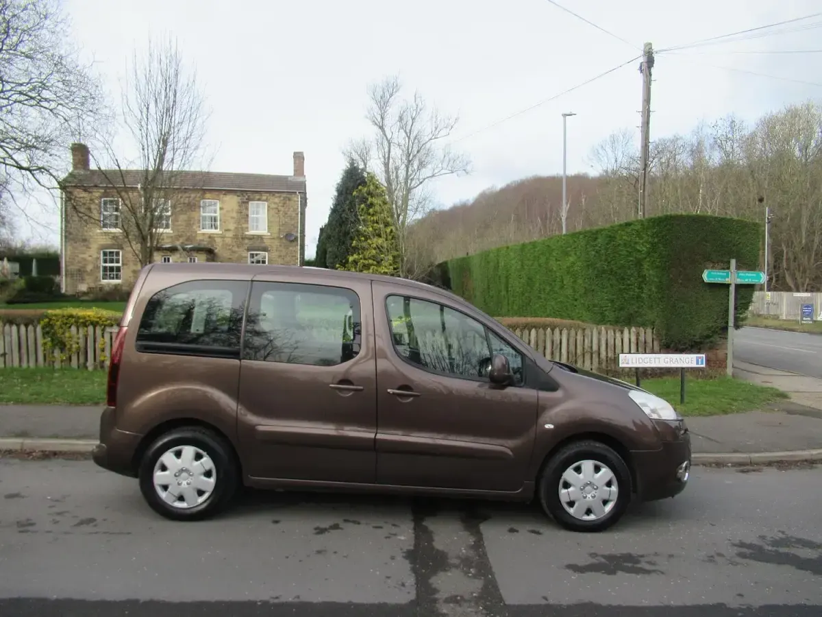 Used Peugeot TePee S 92 HP (67 kW) 2013 Brown MPV